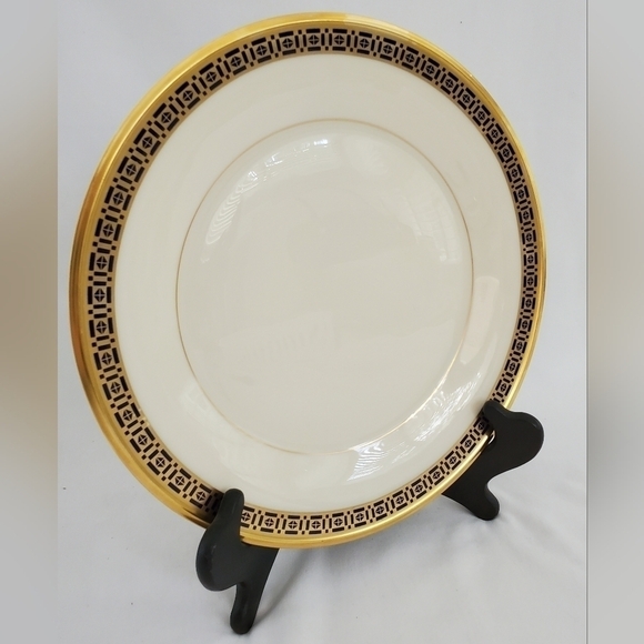 RARE and Discontinued Lenox Tudor Dinner Plate - Picture 3 of 5